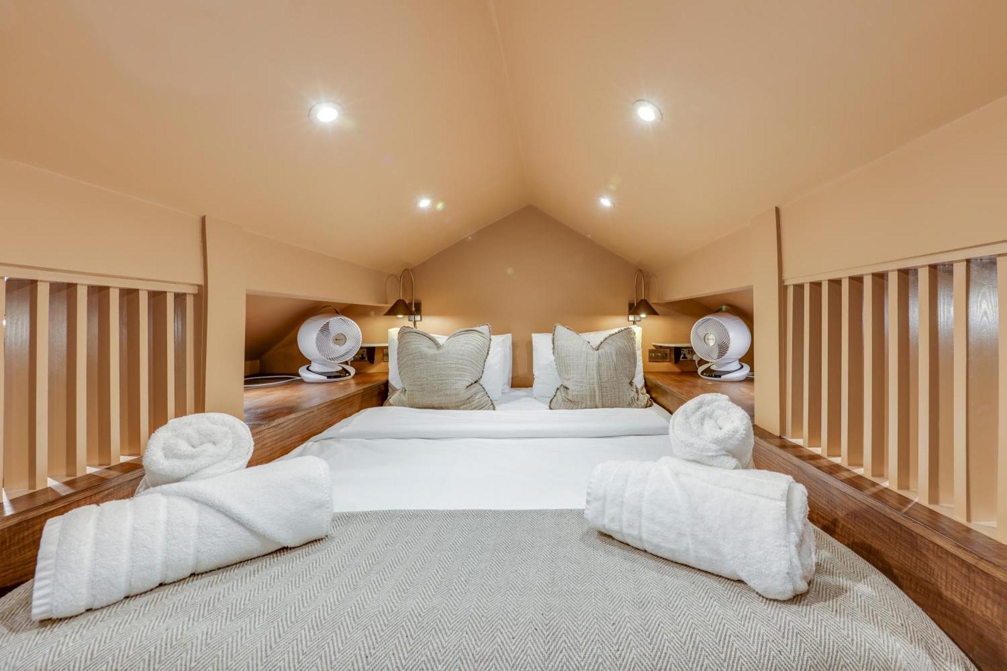 Apartments For Two In Brand New Luxury Rural Farmhouse Escape 람즈바텀 외부 사진